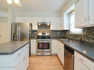 1263 Sandhurst Dr, Buffalo Grove, IL 60089