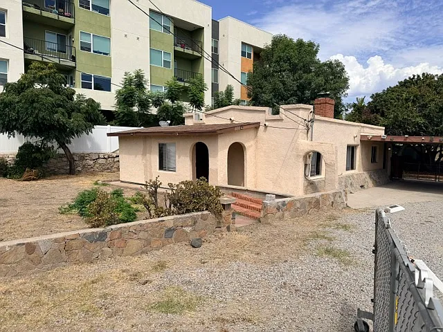 1553 N Santa Fe Ave