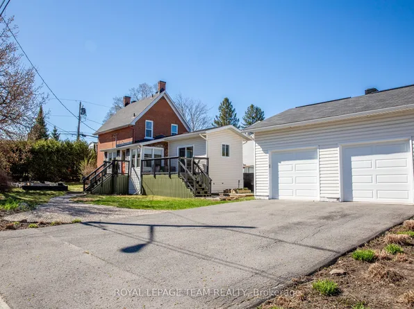 238 Park Ave, Carleton Place, ON K7C 2G6