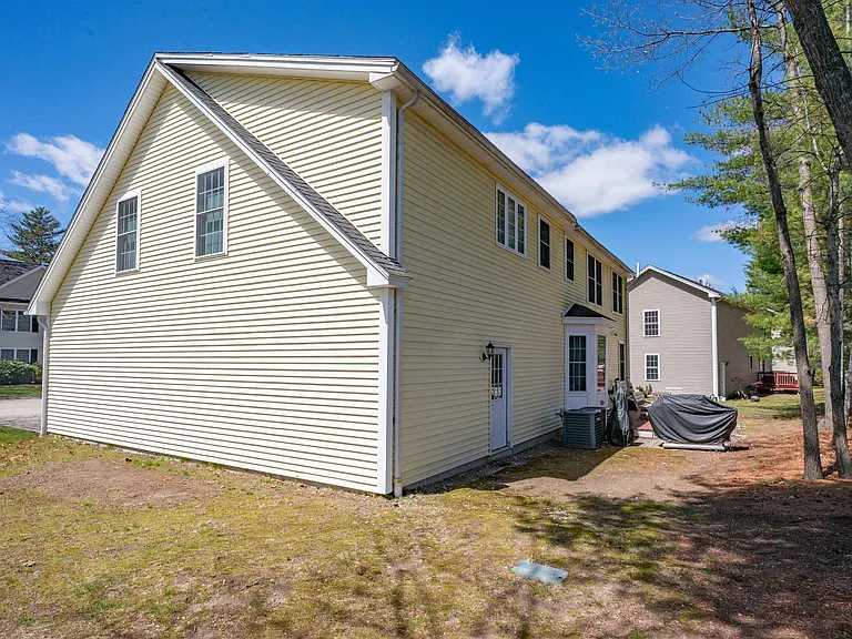 2 Lowther Pl — Photo 41