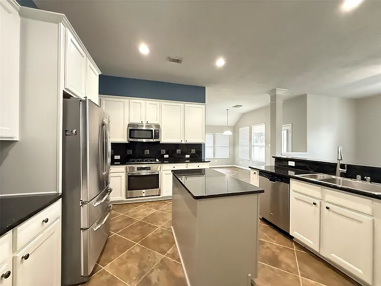 26823 Lakeridge Park Ln — Photo 11