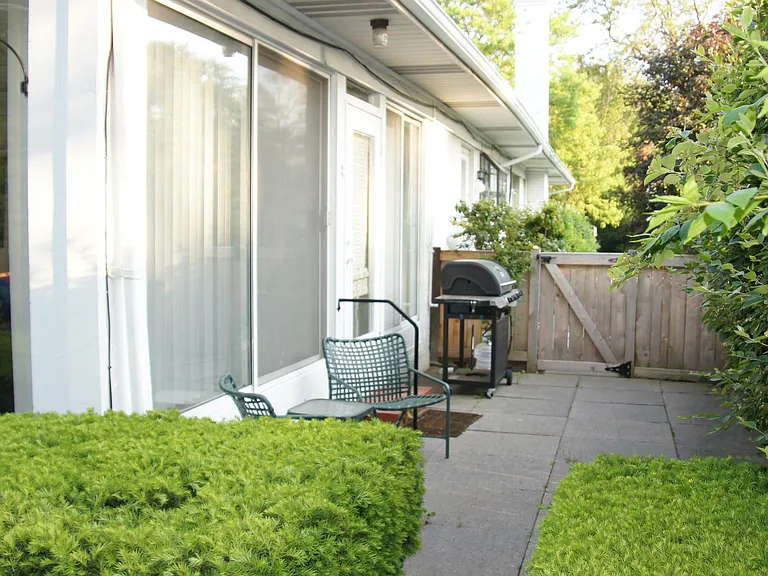 460 Highcrest Dr — Photo 40