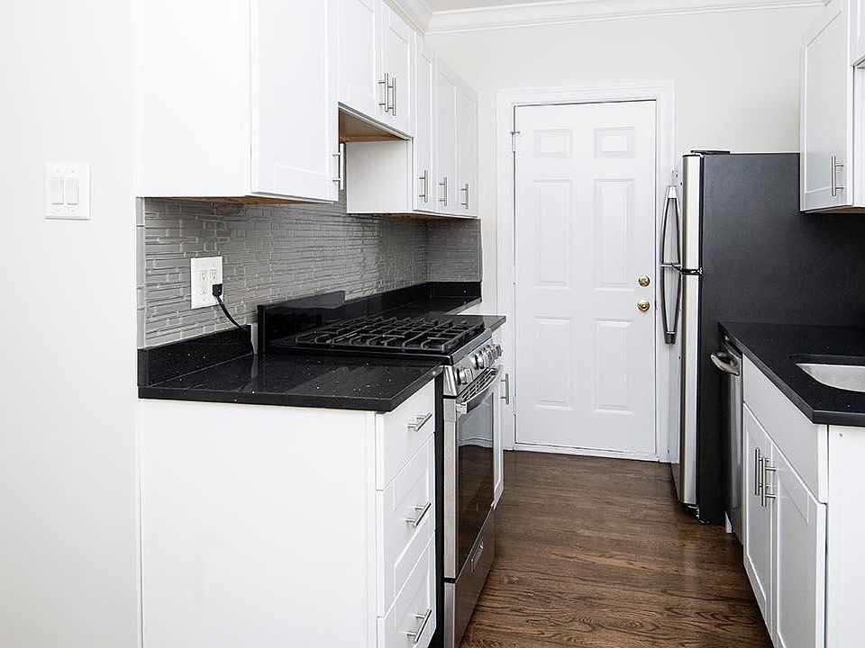 1st image of 3823 N Greenview Ave #101E
