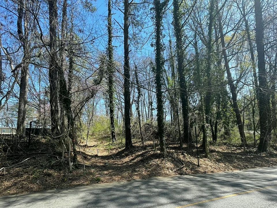 2nd image of 400 Brownlee Rd SW