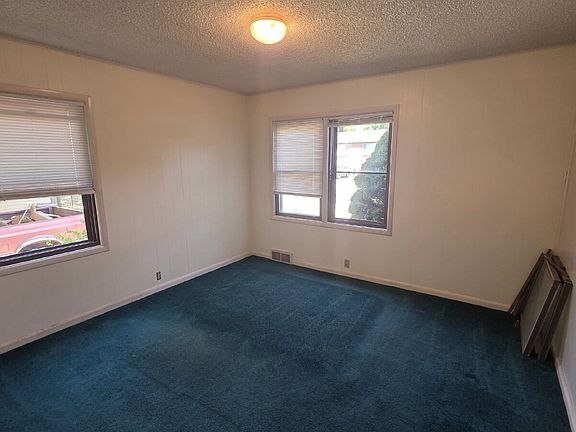 4th image of 3565 Eccles Ave #Up