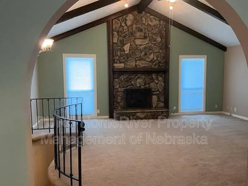 4 bed, 3.0 bath, 2093 sqft, $2,550 — Photo 4
