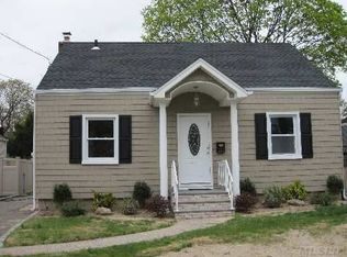 115 Maeder Ave, Merrick, NY 11566
