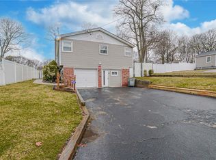 17 Oakdale Ave, Selden, NY 11784