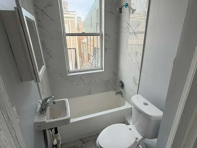 326 Grand St #3R — Photo 7
