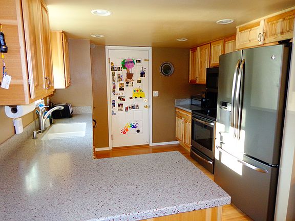 5th image of 2868 El Camino Way