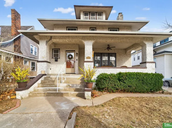 2327 Hanscom Blvd, Omaha, NE 68105