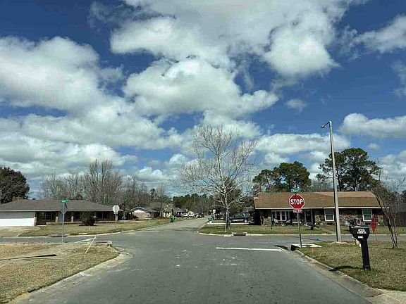 4th image of 803 Sweetgum Dr