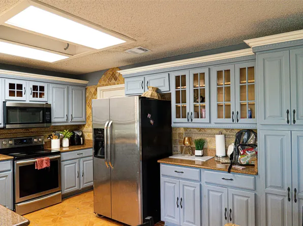 2521 Channing Dr, Grand Prairie, TX 75052