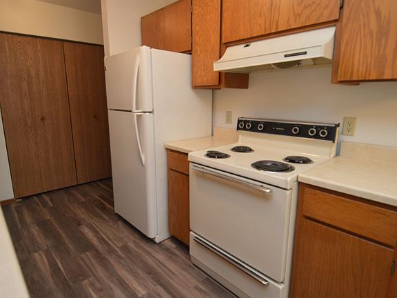 2nd image of 1951 S 29th St #2B-1BA-940SQFT