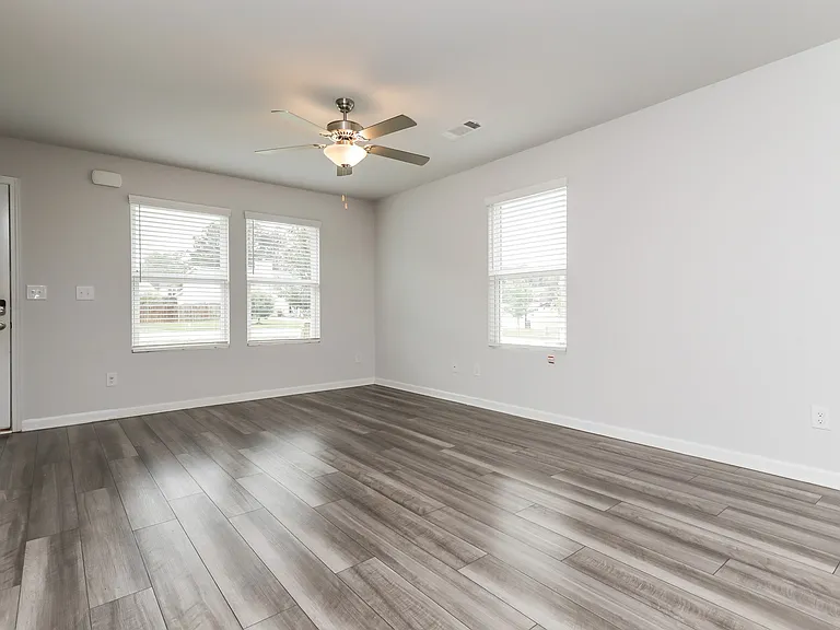 606 Benjamin Ct — Photo 8