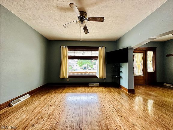 4th image of 714 W Park Ave