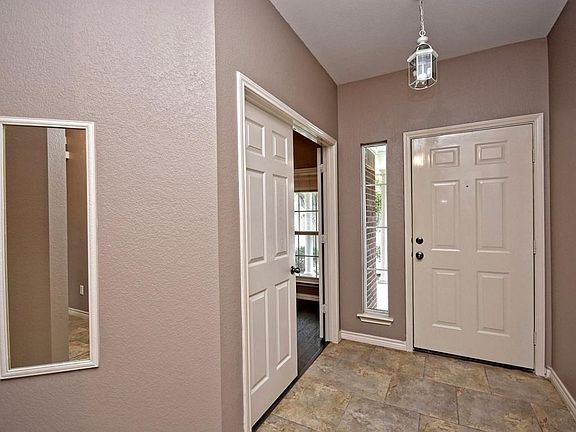 3rd image of 3723 Castle Rock Dr