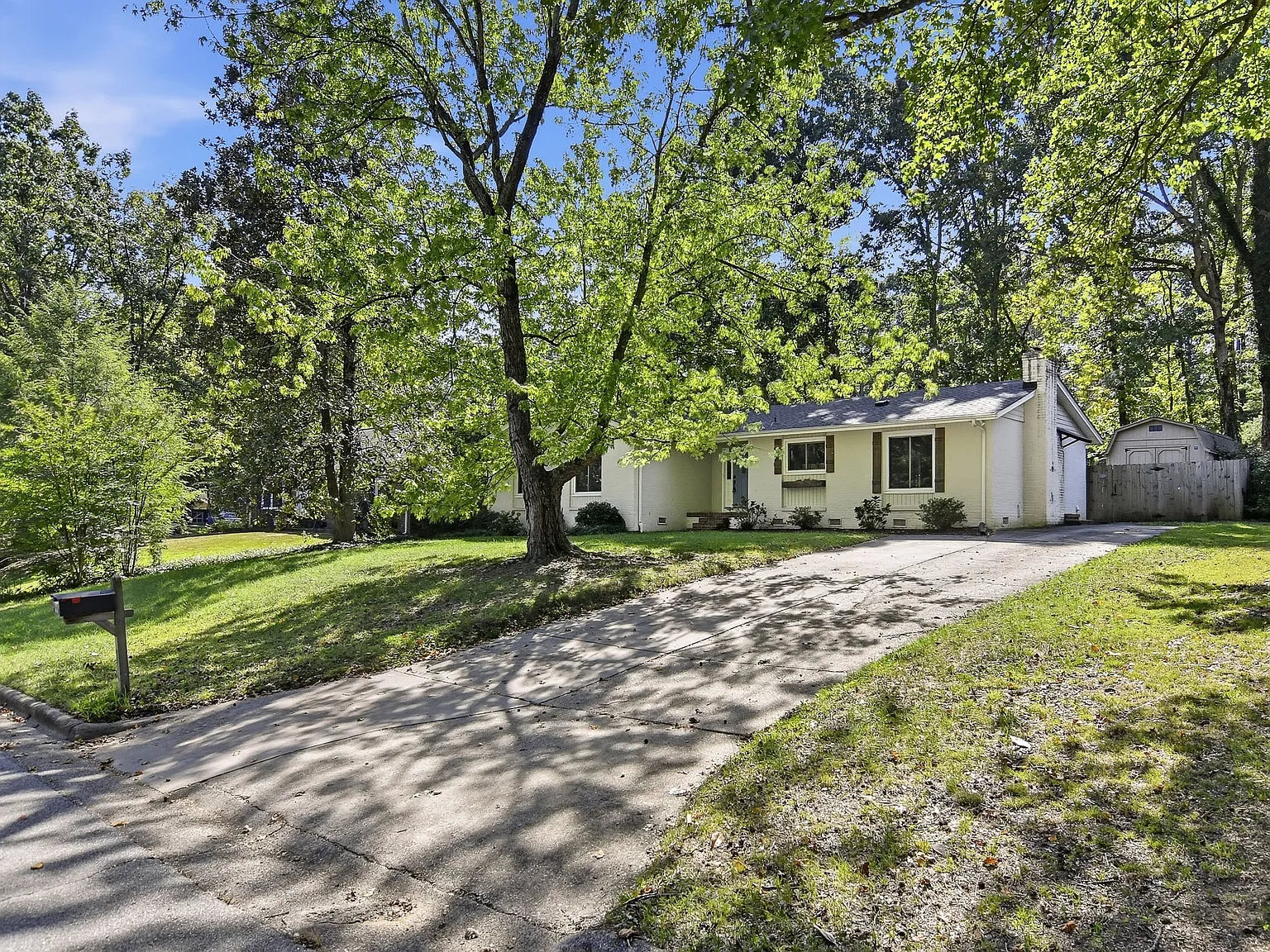4 bed, 1970 sqft, $2,200 — Photo 2