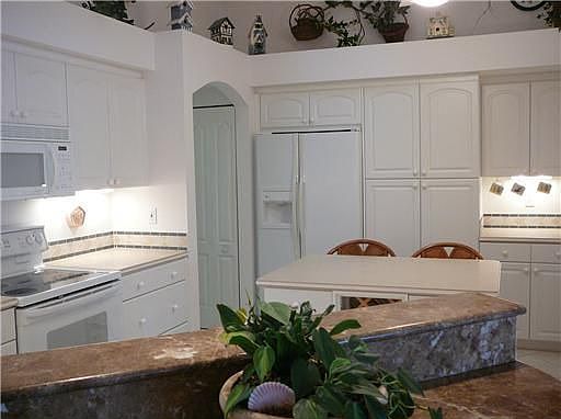 3rd image of 4060 NE Moon River Cir