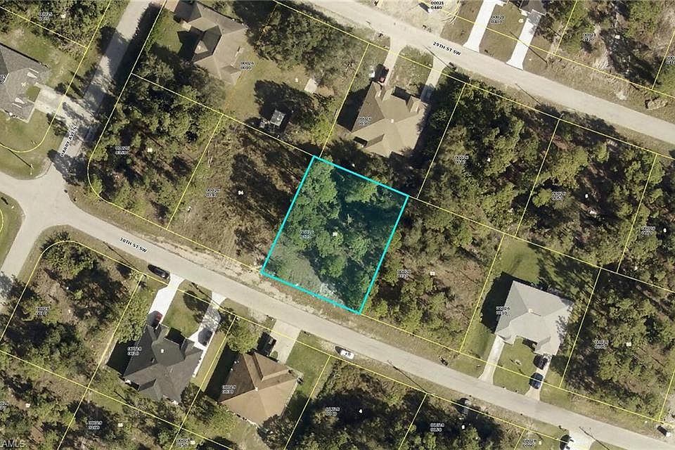 1st image of 4462-4462 30th ST SW