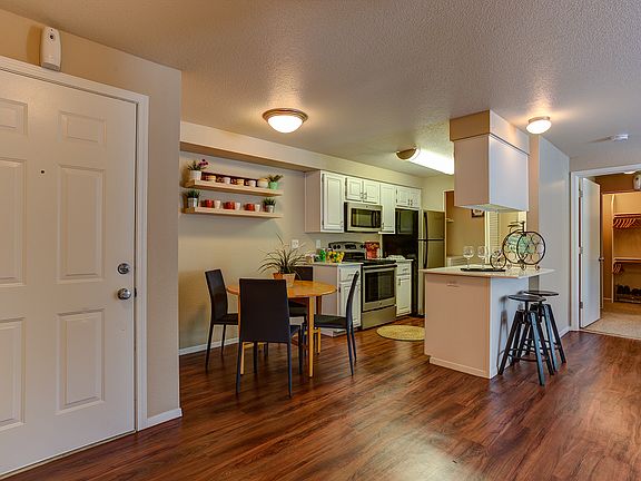 3rd image of 4 NE Tandem Way APT 106