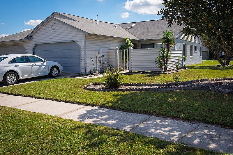 Attached Home w 2 Car Garage