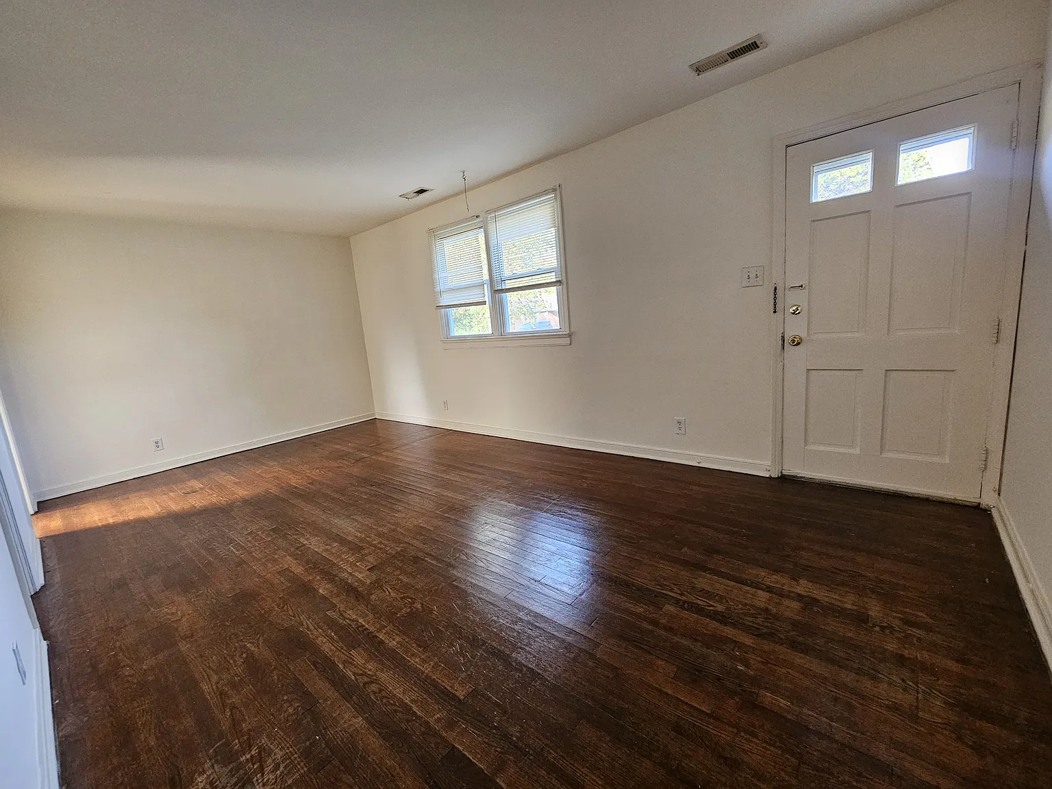 3 bed, 1.5 bath, 1000 sqft, $1,425 — Photo 4