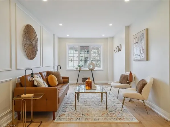 116 Charlton Settlement Ave #9, Toronto, ON M6M 5H8