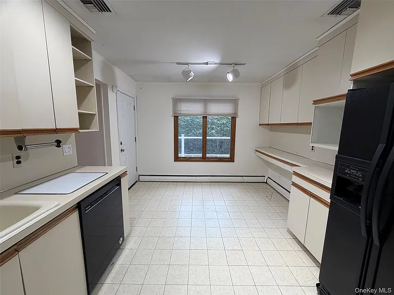 14 Glenn Dr — Photo 9