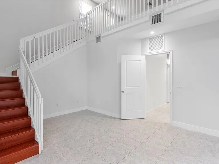 316 SW 16th St #B — Photo 14