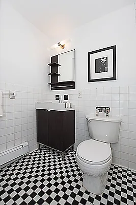 Rented by Perry Associates NYC Inc | media 22