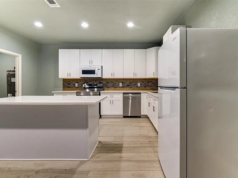 4323 Continental Dr — Photo 13