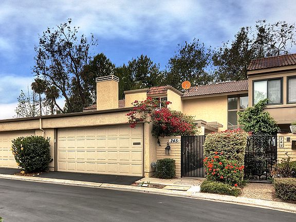 Attached SFR w/2 Car Garage