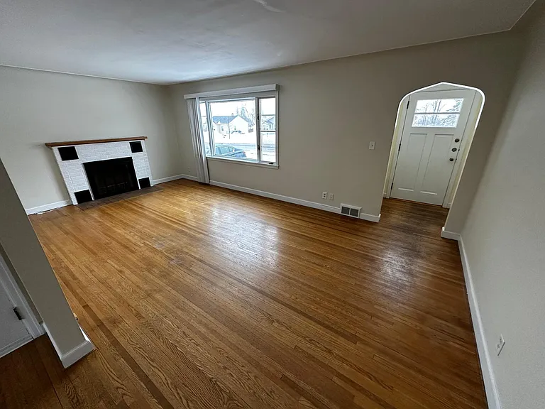 5005 Glenwood St — Photo 4