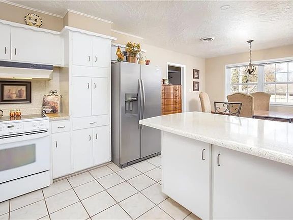 4th image of 313 Royal Oak Dr