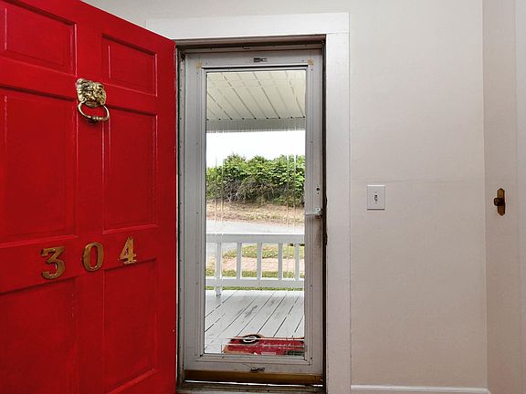 3rd image of 304 N 1st St