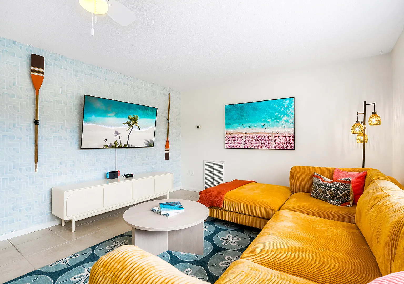 Stylish 3-Bedroom Home with Private Pool and Beautiful Design — Photo 4