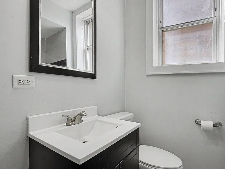 2257 W Hirsch St #1E — Photo 9