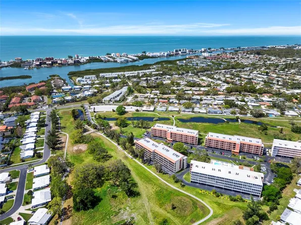 9433 Harbor Greens Way APT 401, Seminole, FL 33776