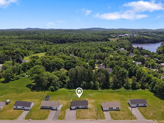 3rd image of 47 Stearns Farm Road