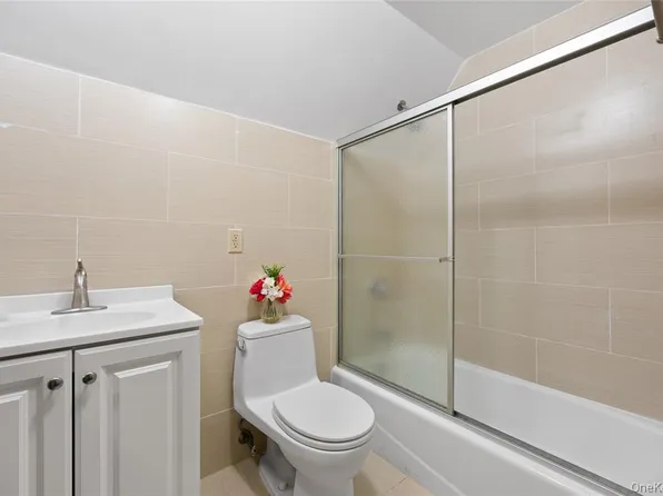 183-26 Booth Memorial Avenue image 10 of 24