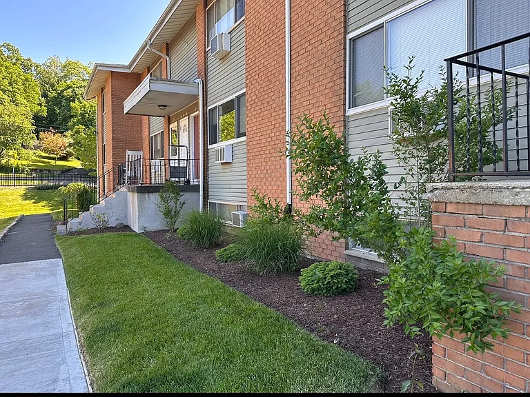 Waldron Ave — Photo 14