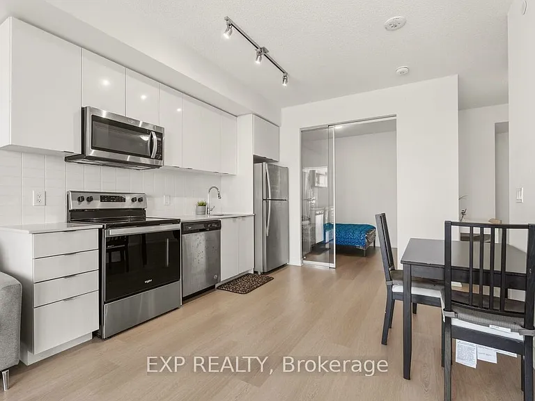 859 The Queensway #905 — Photo 11
