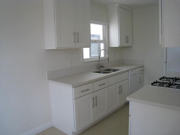 2nd image of 923 Monterey Blvd