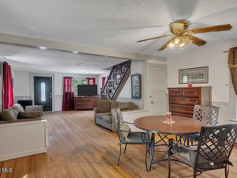 68 Marvin St — Photo 10