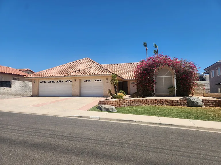 3660 Catalina Dr — Photo 1