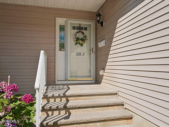 2nd image of 228-2 N 5th Avenue #2