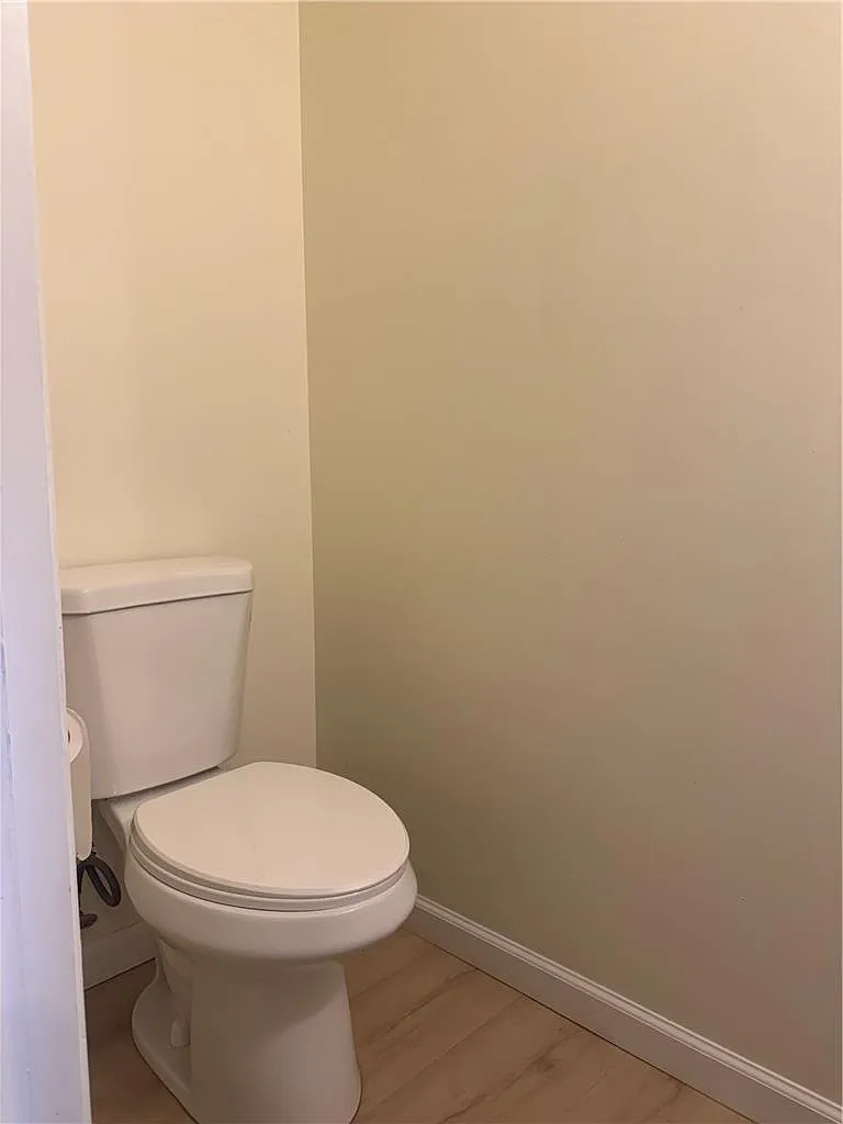 3 bed, 2.5 bath, 1270 sqft, $2,250 — Photo 4