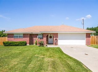 1302 S Louisiana St, Grandview, TX 76050