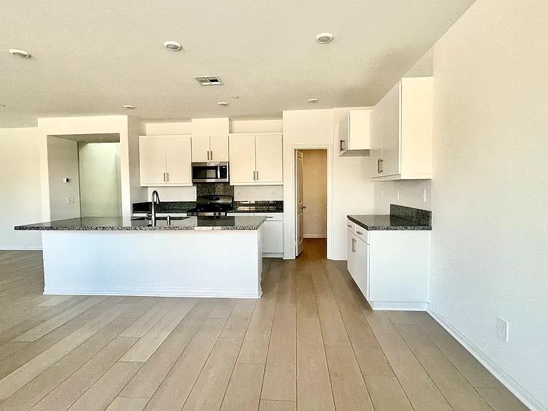 1758 Ace St — Photo 3